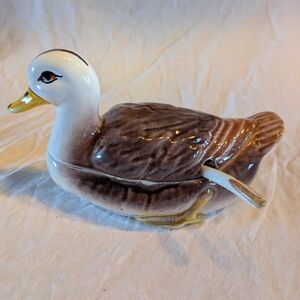 2/50$ Vintage Brown and White Ceramic Duck Covered Dish